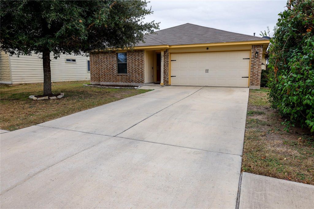 1541 Twin CV, Kyle, TX 78640