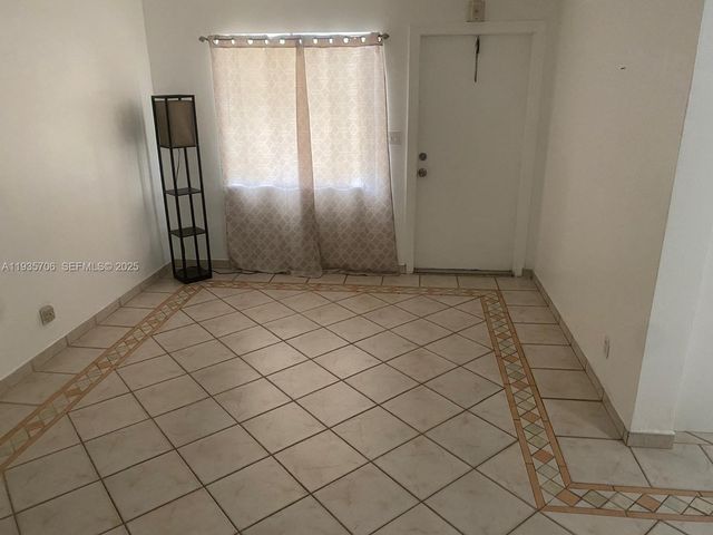 400 SE 3rd Ave 106, Hallandale Beach, FL 33009