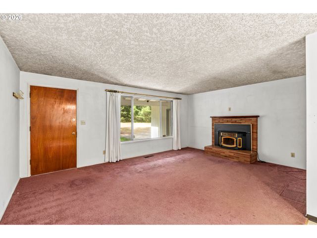 23560 SUTTLE Rd, Veneta, OR 97487