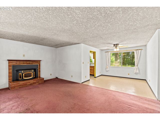 23560 SUTTLE Rd, Veneta, OR 97487