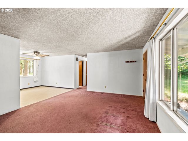 23560 SUTTLE Rd, Veneta, OR 97487