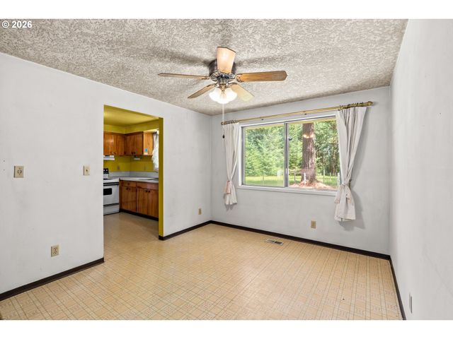 23560 SUTTLE Rd, Veneta, OR 97487