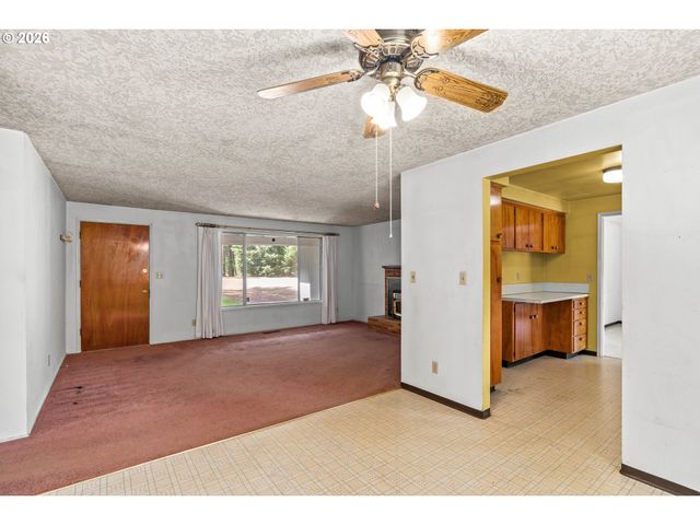 23560 SUTTLE Rd, Veneta, OR 97487