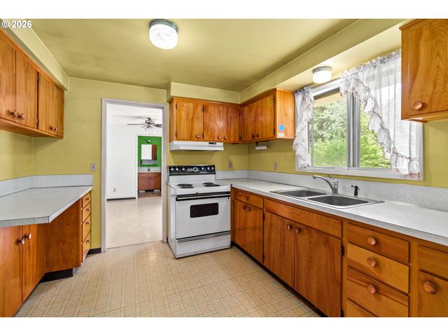 23560 SUTTLE Rd, Veneta, OR 97487