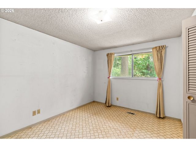 23560 SUTTLE Rd, Veneta, OR 97487