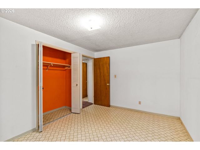 23560 SUTTLE Rd, Veneta, OR 97487