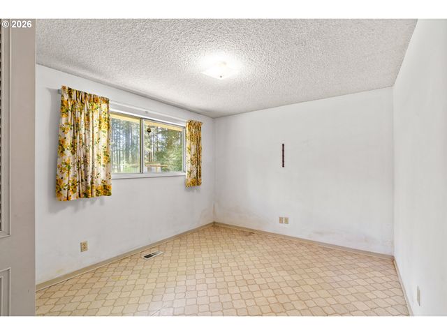 23560 SUTTLE Rd, Veneta, OR 97487