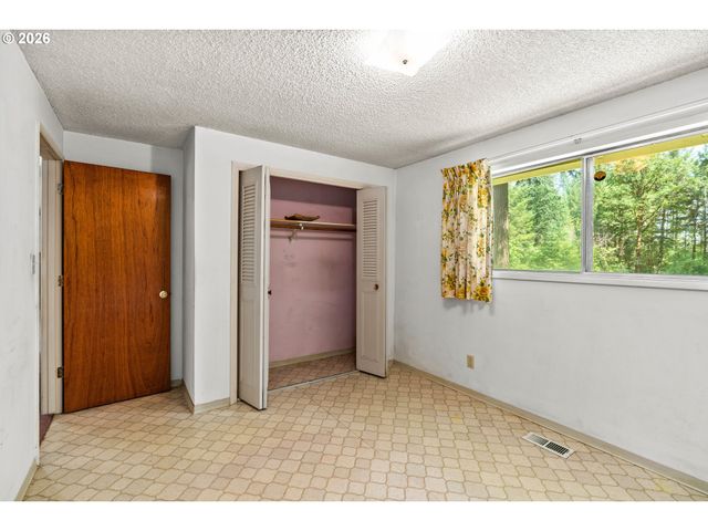 23560 SUTTLE Rd, Veneta, OR 97487
