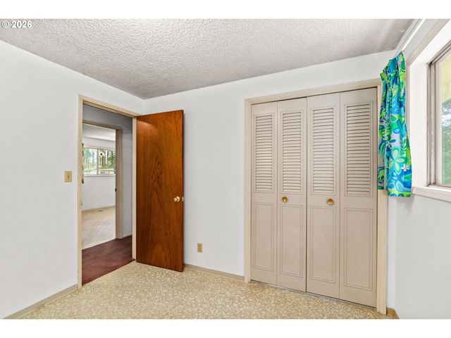 23560 SUTTLE Rd, Veneta, OR 97487