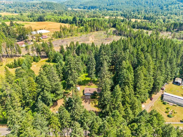 23560 SUTTLE Rd, Veneta, OR 97487