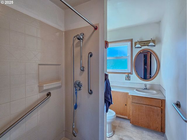 7750 N DECATUR St, Portland, OR 97203