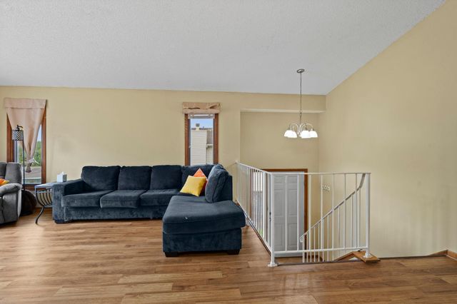 5189 Beachside Drive, Hopkins, MN 55343