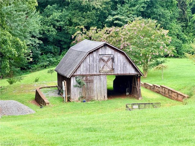 971 N Bridge Street, Elkin, NC 28621