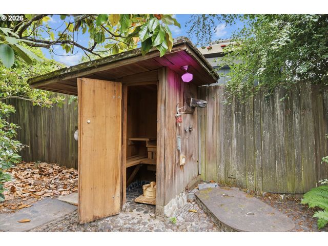 7430 Sw 76TH Ave, Portland, OR 97223
