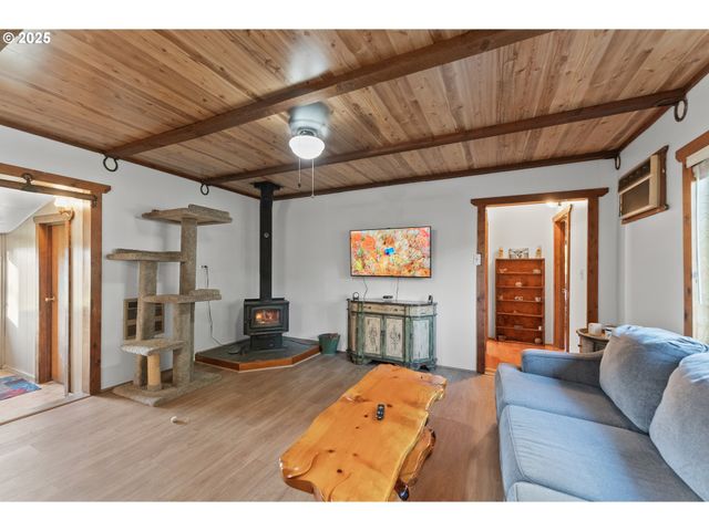 19115 HIGHWAY 42, Camas Valley, OR 97416