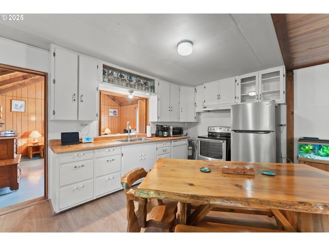 19115 HIGHWAY 42, Camas Valley, OR 97416