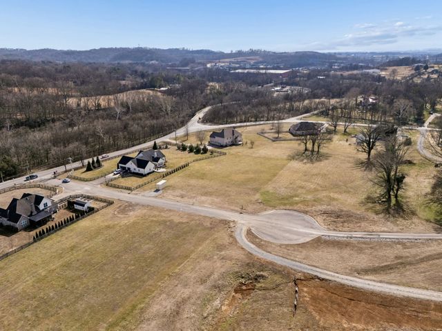 102 Heirloom Ln, Columbia, TN 38401