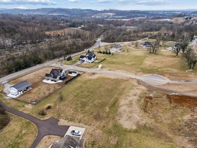 102 Heirloom Ln, Columbia, TN 38401