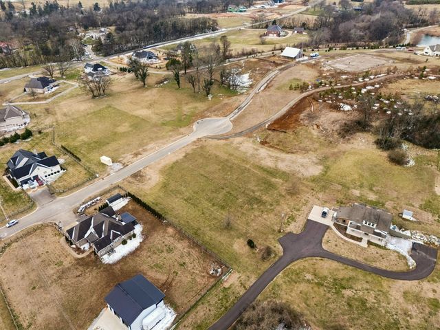 102 Heirloom Ln, Columbia, TN 38401