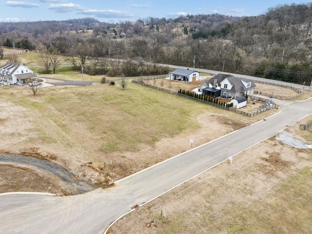 102 Heirloom Ln, Columbia, TN 38401