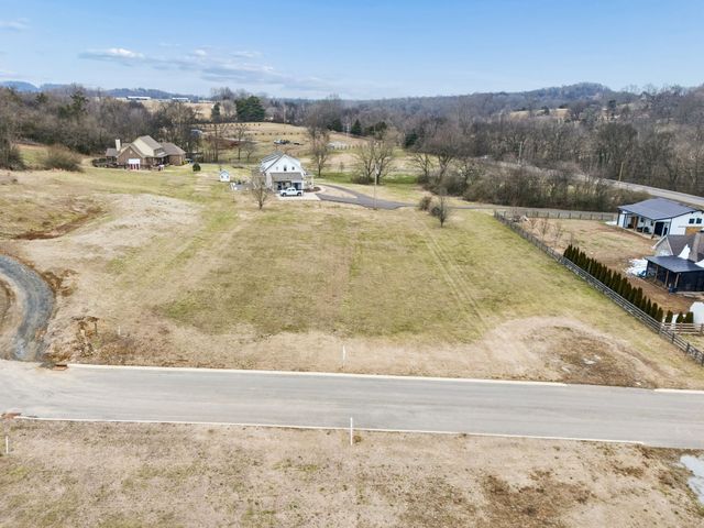 102 Heirloom Ln, Columbia, TN 38401