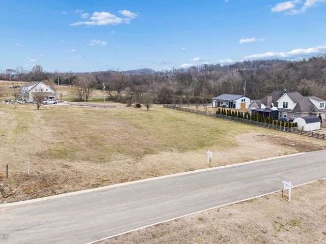 102 Heirloom Ln, Columbia, TN 38401