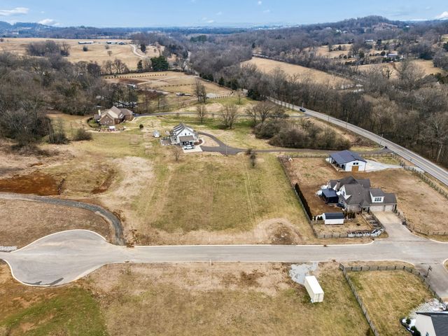 102 Heirloom Ln, Columbia, TN 38401