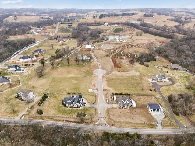 102 Heirloom Ln, Columbia, TN 38401