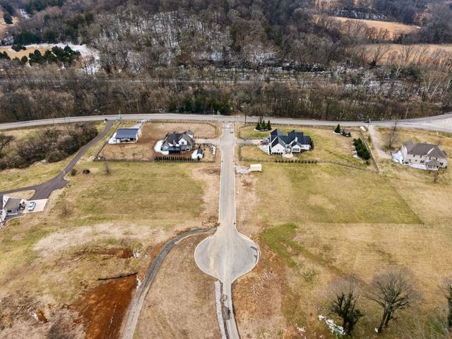 102 Heirloom Ln, Columbia, TN 38401