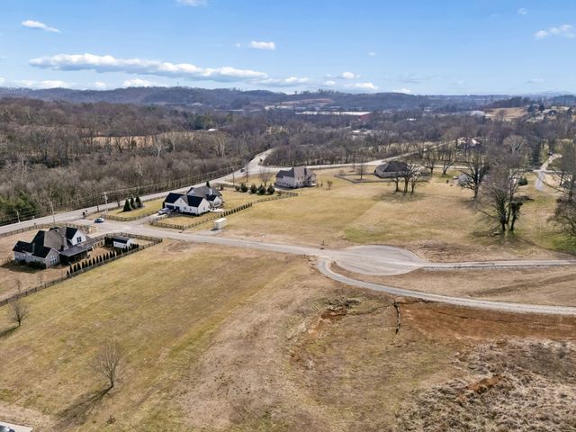 102 Heirloom Ln, Columbia, TN 38401
