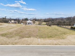 102 Heirloom Ln, Columbia, TN 38401