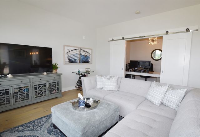 10 Shipyard Drive 313, Hingham, MA 02043