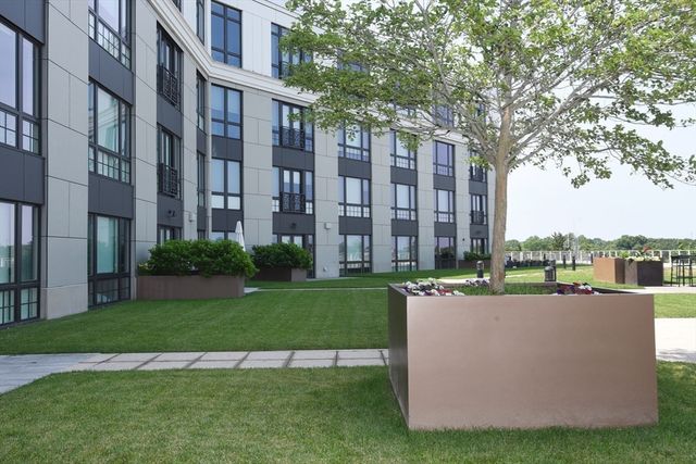 10 Shipyard Drive 313, Hingham, MA 02043