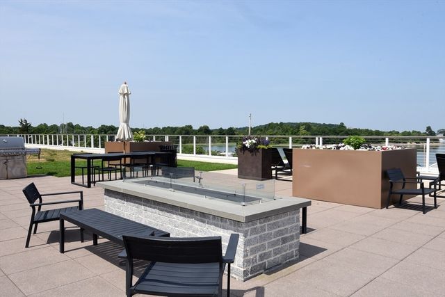 10 Shipyard Drive 313, Hingham, MA 02043