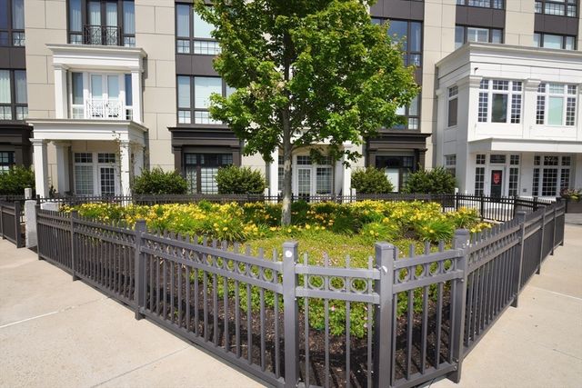 10 Shipyard Drive 313, Hingham, MA 02043