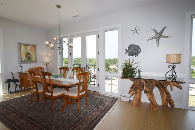 10 Shipyard Drive 313, Hingham, MA 02043