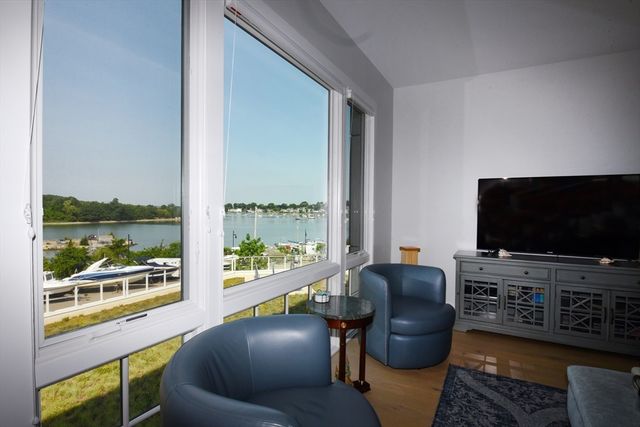 10 Shipyard Drive 313, Hingham, MA 02043