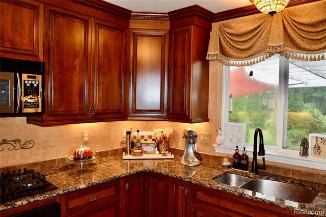 5311 Sandalwood Court, Grand Blanc, MI 48439