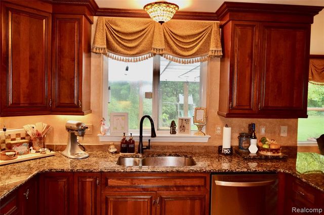 5311 Sandalwood Court, Grand Blanc, MI 48439