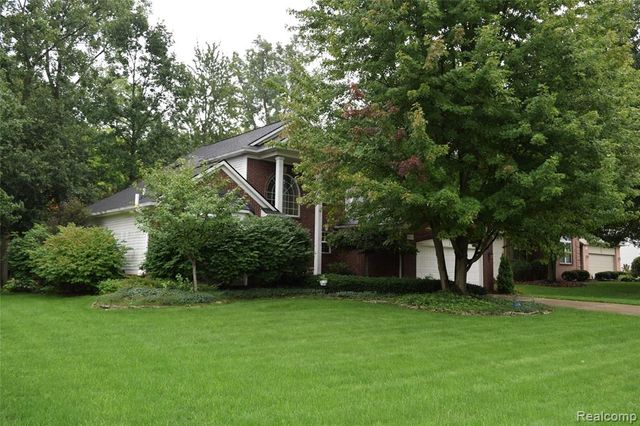 5311 Sandalwood Court, Grand Blanc, MI 48439