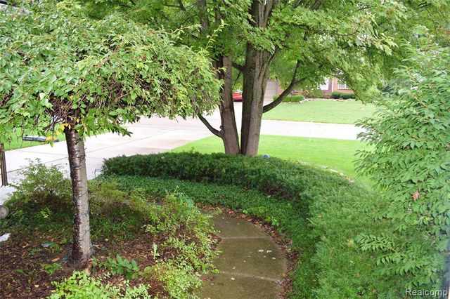 5311 Sandalwood Court, Grand Blanc, MI 48439