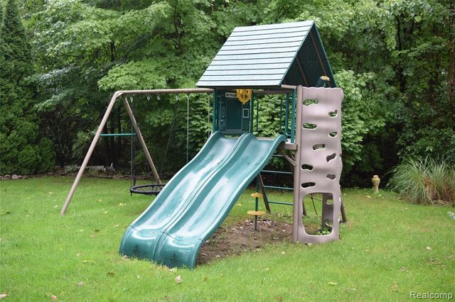 5311 Sandalwood Court, Grand Blanc, MI 48439