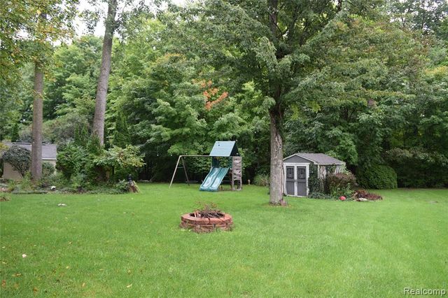 5311 Sandalwood Court, Grand Blanc, MI 48439