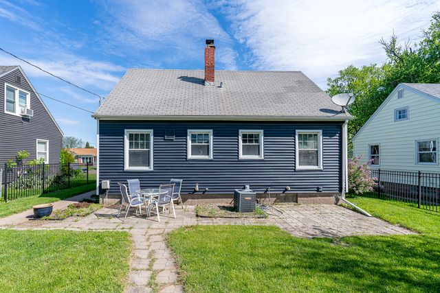 2223 W Rusholme Street, Davenport, IA 52804