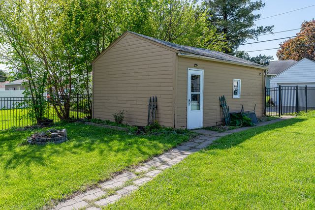 2223 W Rusholme Street, Davenport, IA 52804