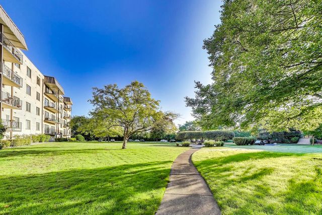 5840 W 104th Street 209, Oak Lawn, IL 60453