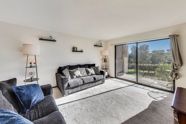 5840 W 104th Street 209, Oak Lawn, IL 60453