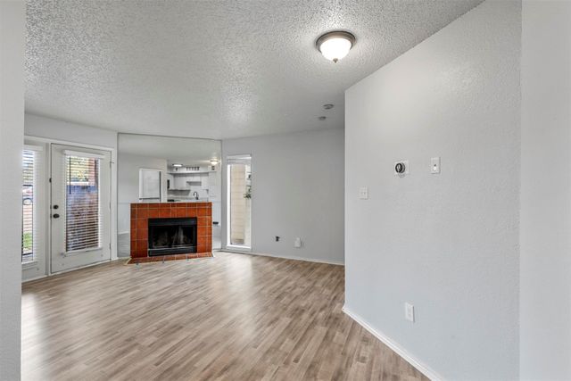 2300 Bamboo Drive N111, Arlington, TX 76006