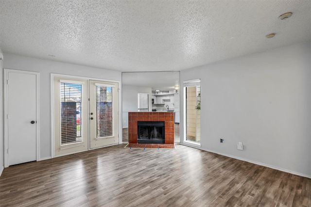 2300 Bamboo Drive N111, Arlington, TX 76006