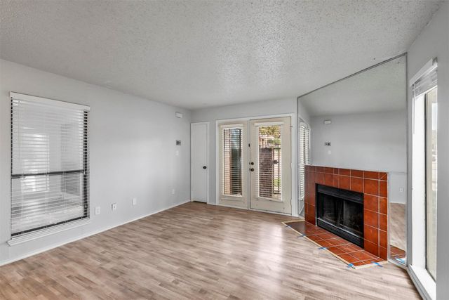 2300 Bamboo Drive N111, Arlington, TX 76006